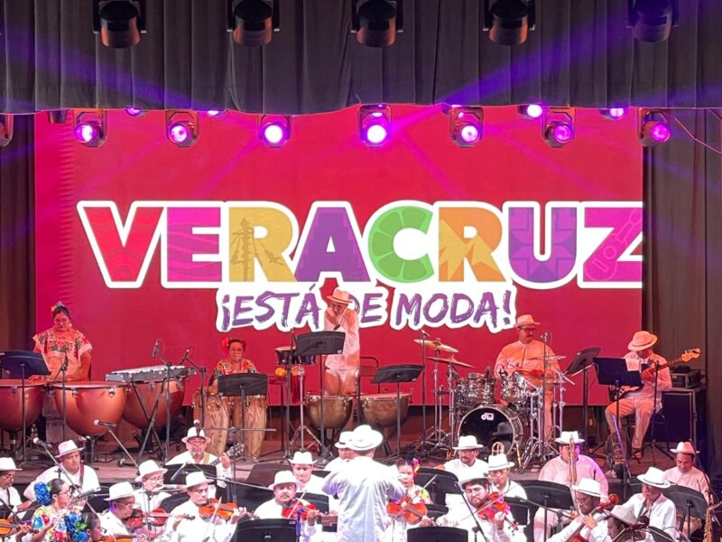 LA TÍPICA YUKALPETÉN EN EL FESTIVAL DEL BOLERO 2025