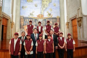 CAMPEONES OLÍMPICOS VISITAN LA SEP FEDERAL