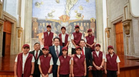 CAMPEONES OLÍMPICOS VISITAN LA SEP FEDERAL