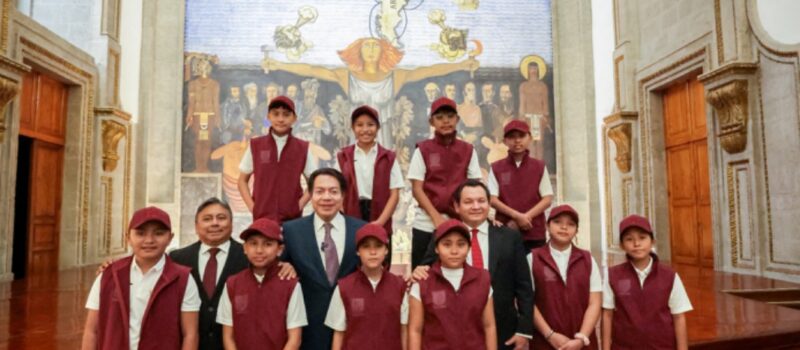 CAMPEONES OLÍMPICOS VISITAN LA SEP FEDERAL