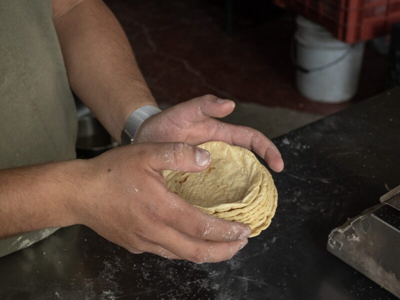 LA META ES REDUCIR EL PRECIO DE LA TORTILLA
