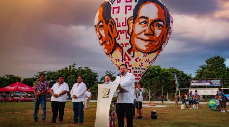 GLOBOS DE PAPEL EN EL FESTIVAL CULTURAL