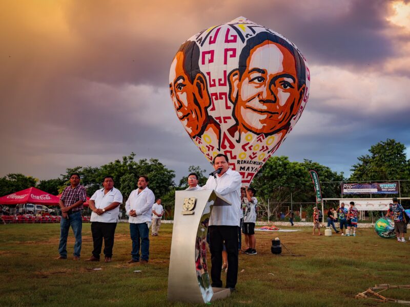 GLOBOS DE PAPEL EN EL FESTIVAL CULTURAL