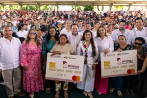 MADRES  AUTÓNOMAS RECIBEN “TARJETA ELVIA CARRILLO”