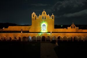 LA GRANDEZA DE IZAMAL EN VIDEOMAPPING