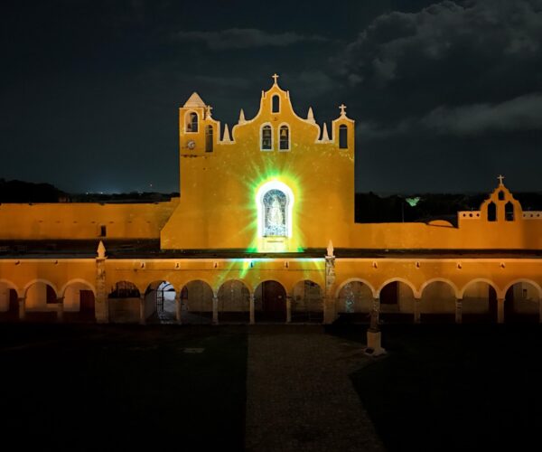 LA GRANDEZA DE IZAMAL EN VIDEOMAPPING
