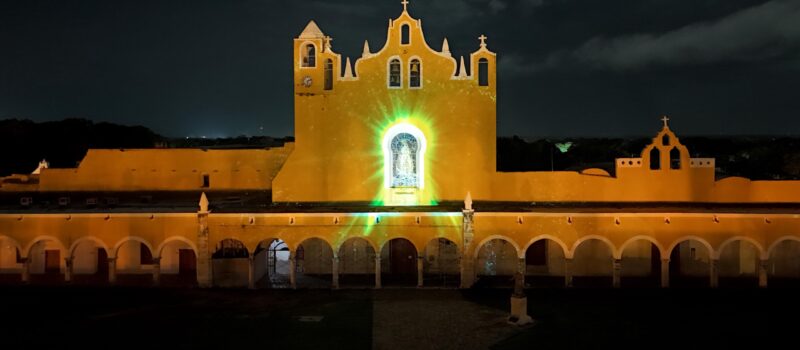 LA GRANDEZA DE IZAMAL EN VIDEOMAPPING
