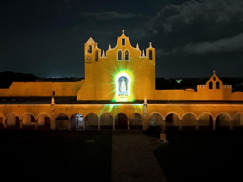 LA GRANDEZA DE IZAMAL EN VIDEOMAPPING