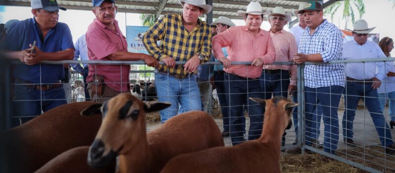 HUACHO ENTREGA EL PRIMER PAQUETE DE MAQUINARIA
