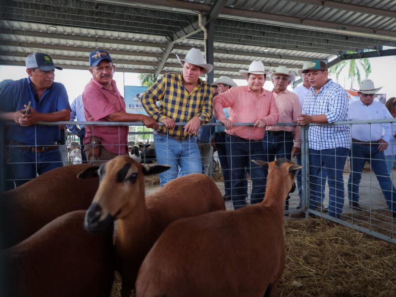 HUACHO ENTREGA EL PRIMER PAQUETE DE MAQUINARIA