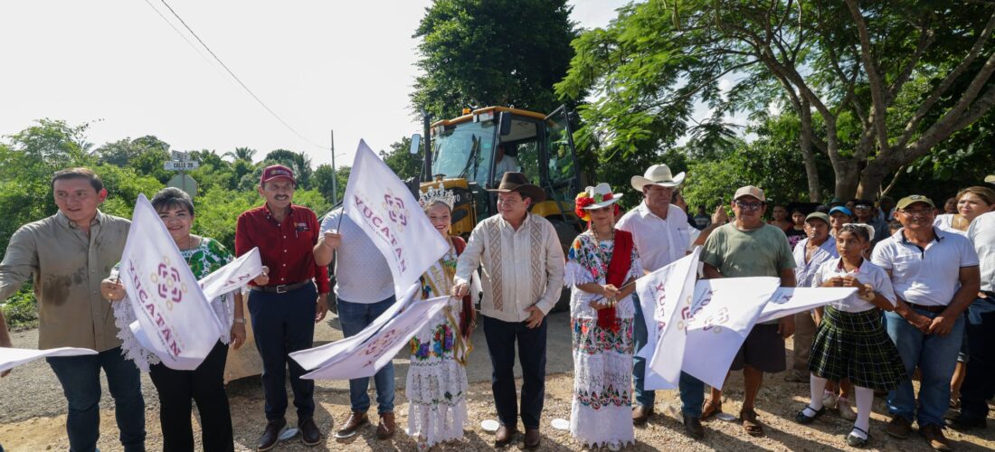 GOBIERNO RECONSTRUYE CAMINOS RURALES