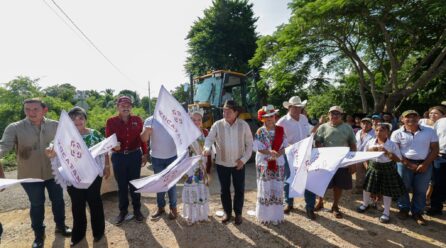 GOBIERNO RECONSTRUYE CAMINOS RURALES