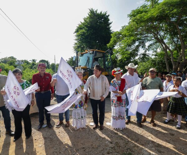 GOBIERNO RECONSTRUYE CAMINOS RURALES