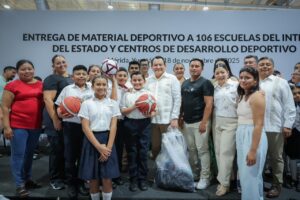 HUACHO ENTREGA MATERIAL DEPORTIVO