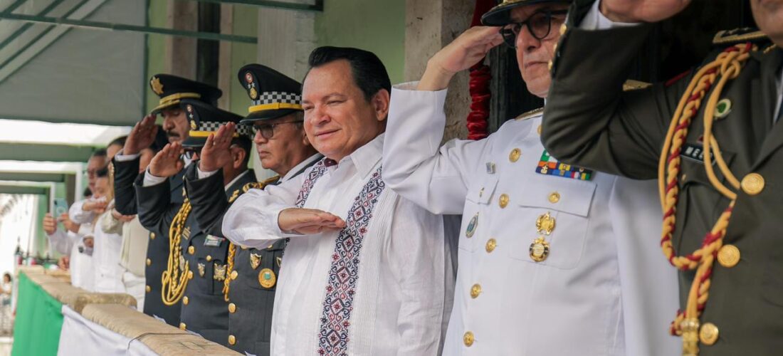 GOBERNADOR ENCABEZA DESFILE