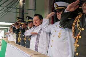 GOBERNADOR ENCABEZA DESFILE