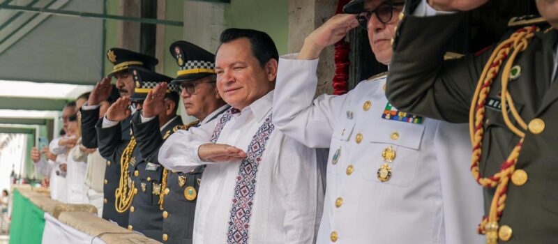 GOBERNADOR ENCABEZA DESFILE