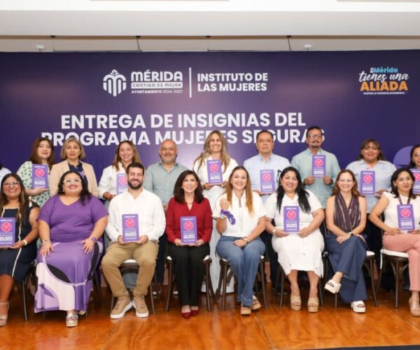 CECI PATRÓN ENTREGA LA INSIGNIA “MUJERES SEGURAS”