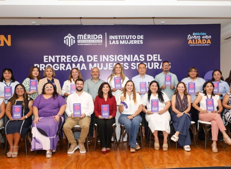 CECI PATRÓN ENTREGA LA INSIGNIA “MUJERES SEGURAS”