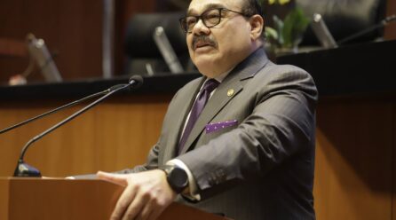 SENADOR PRESENTA INICIATIVA