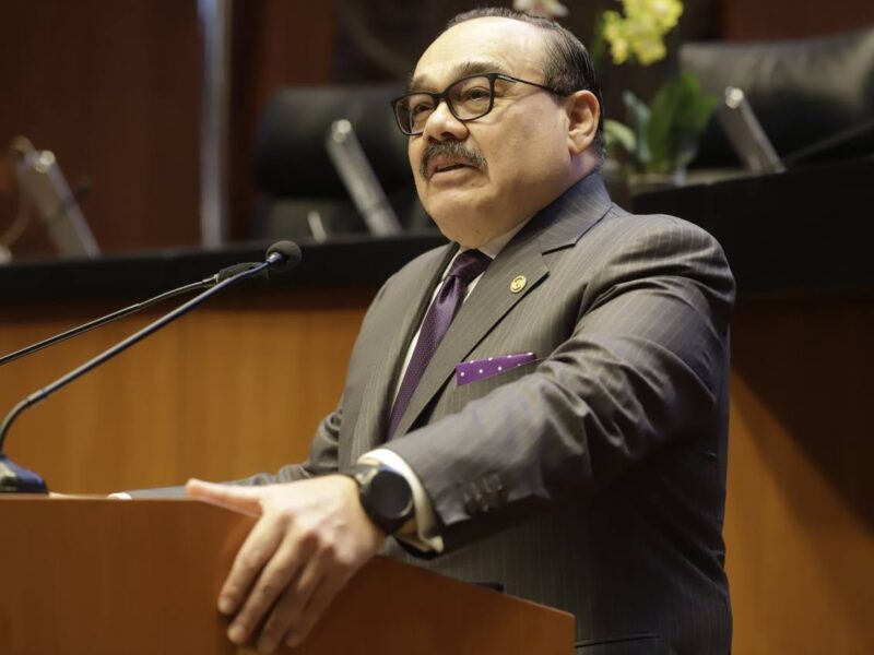 SENADOR PRESENTA INICIATIVA