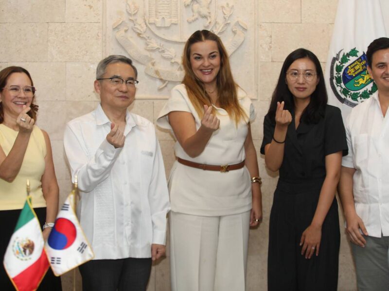 EMBAJADOR VISITA A CECI PATRÓN