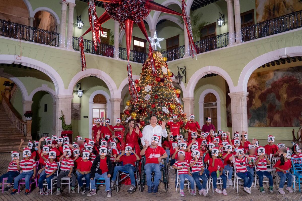 GOBERNADOR ENCIENDE EL ÁRBOL NAVIDEÑO