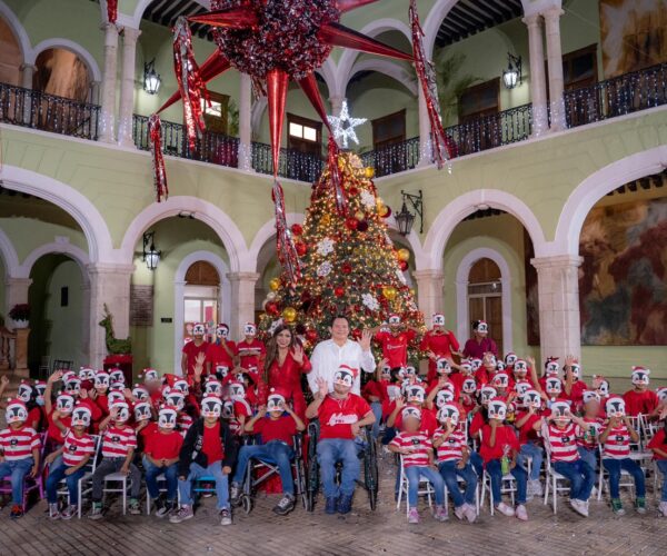 GOBERNADOR ENCIENDE EL ÁRBOL NAVIDEÑO