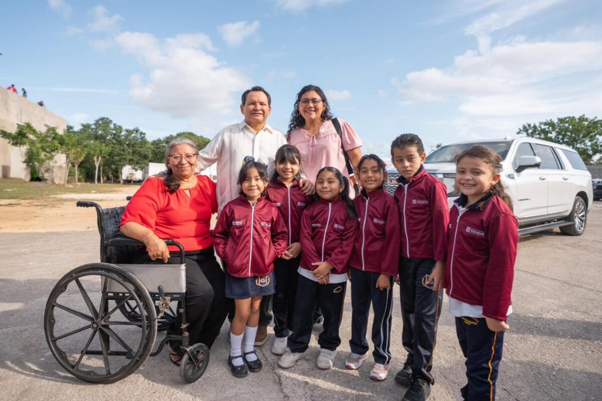 HUACHO PONE EN MARCHA DISTRIBUCIÓN DE MOBILIARIO ESCOLAR