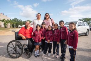 HUACHO PONE EN MARCHA DISTRIBUCIÓN DE MOBILIARIO ESCOLAR