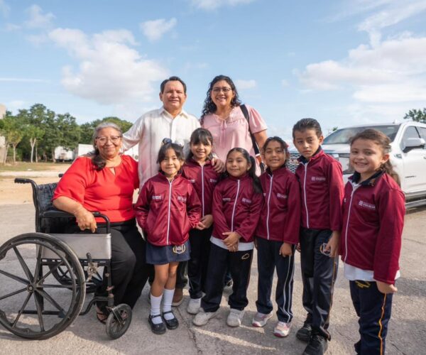 HUACHO PONE EN MARCHA DISTRIBUCIÓN DE MOBILIARIO ESCOLAR