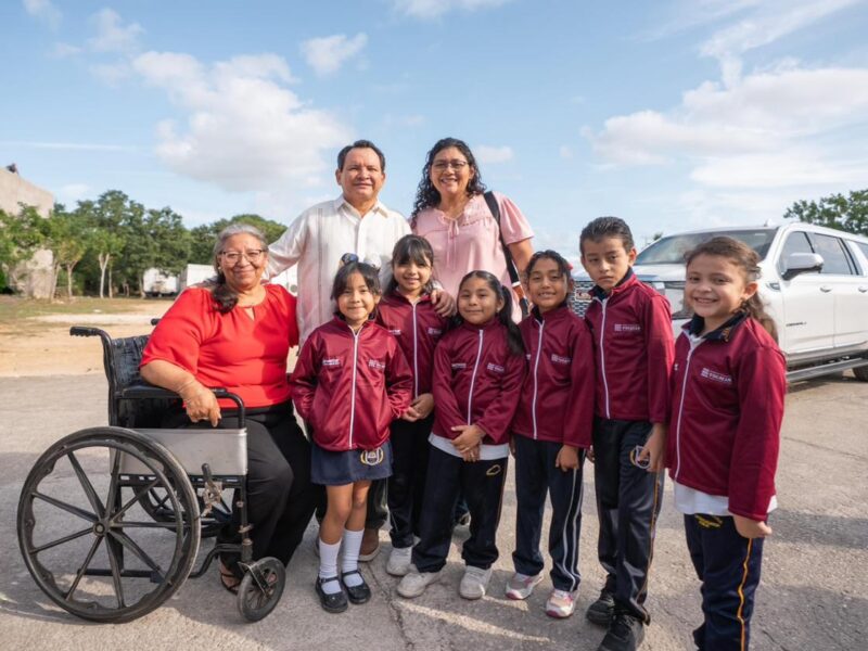 HUACHO PONE EN MARCHA DISTRIBUCIÓN DE MOBILIARIO ESCOLAR