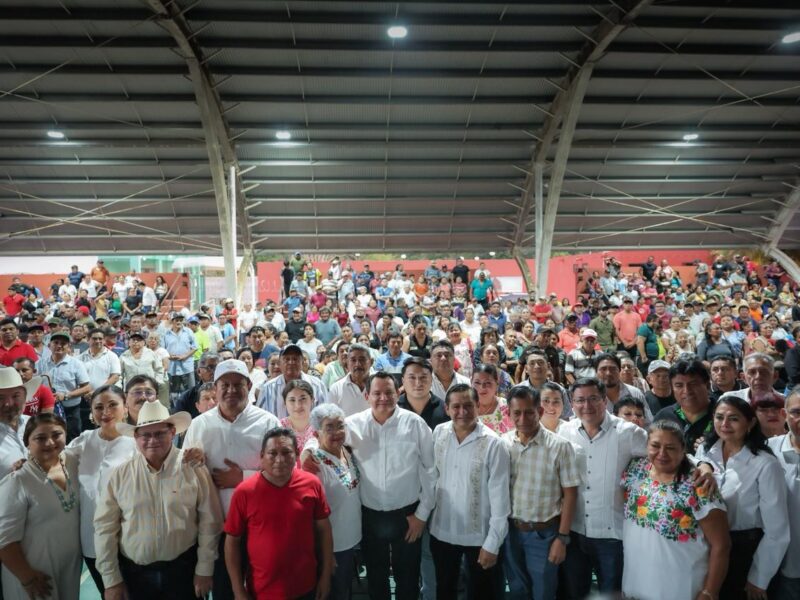 GOBIERNO ENTREGA APOYOS PARA REHABILITAR CAMINOS