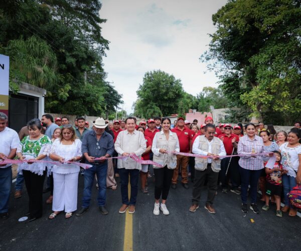 GOBIERNO DEL RENACIMIENTO MAYA ENTREGA OBRAS