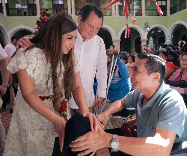 RENACIMIENTO MAYA ENTREGA APARATOS DE MOVILIDAD