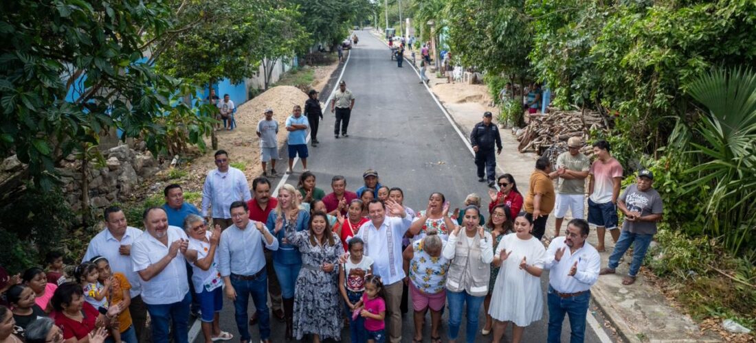 GOBERNADOR ENTREGA CALLES EN MUXUPIP