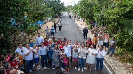 GOBERNADOR ENTREGA CALLES EN MUXUPIP