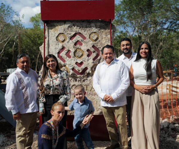 PRIMER CENTRO PILARES RENACIMIENTO MAYA