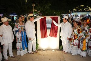 GOBERNADOR CORONA A REINA DE LA FERIA DE REYES