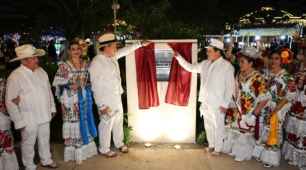 GOBERNADOR CORONA A REINA DE LA FERIA DE REYES
