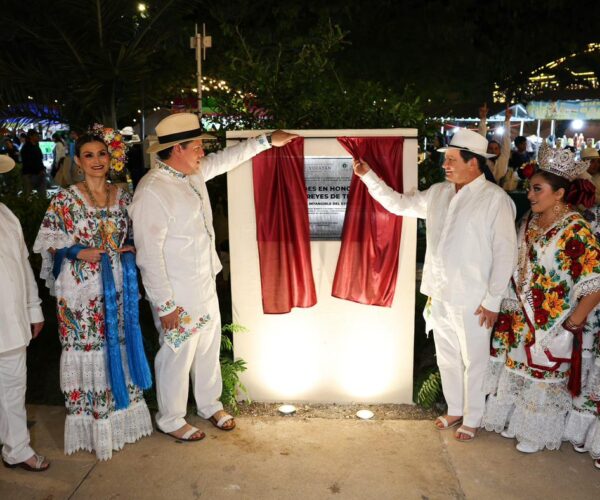 GOBERNADOR CORONA A REINA DE LA FERIA DE REYES