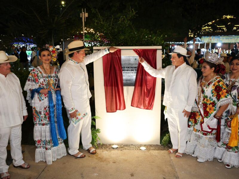 GOBERNADOR CORONA A REINA DE LA FERIA DE REYES
