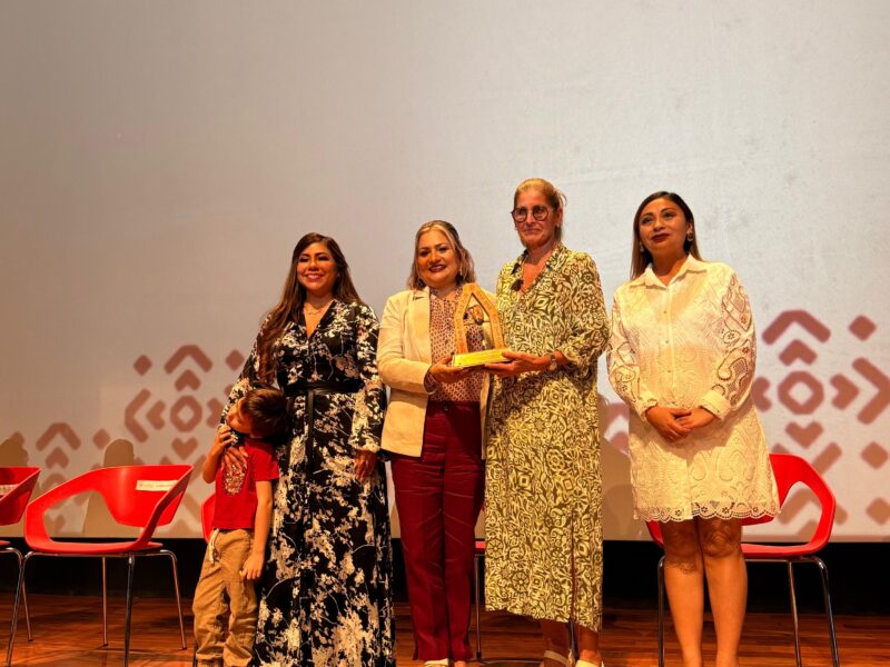 RECONOCEN A QUIENES TRANSFORMAN VIDAS