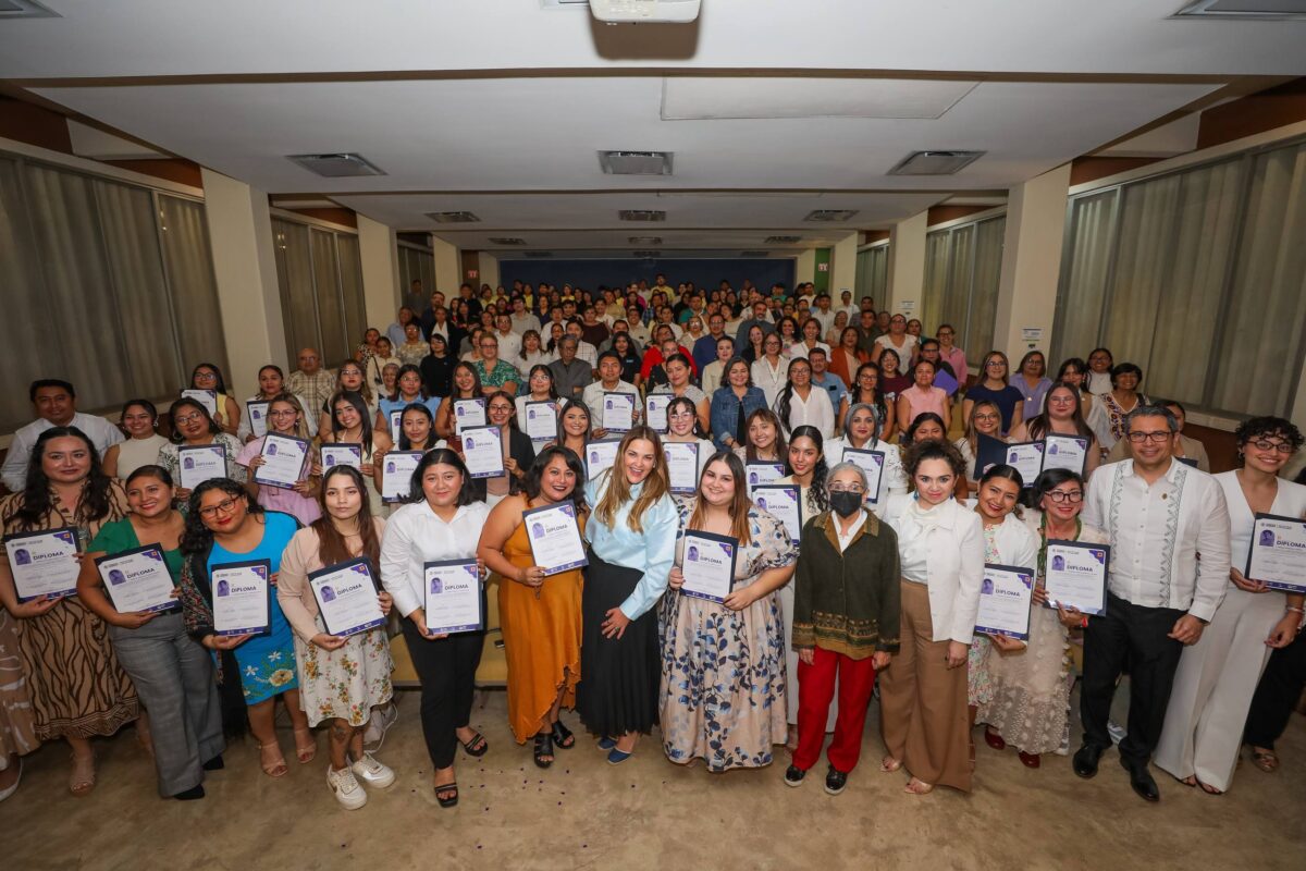 PROFESIONALES TERMINAN DIPLOMADO CON ÉXITO