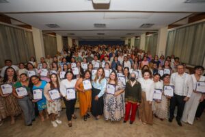 PROFESIONALES TERMINAN DIPLOMADO CON ÉXITO