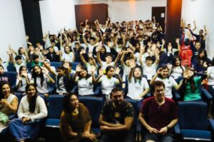 ESTUDIANTES VIAJAN CON “EL COLIBRÍ”