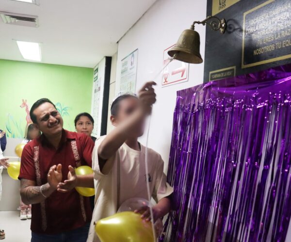 GABRIEL TOCA LA CAMPANA DE LA VICTORIA