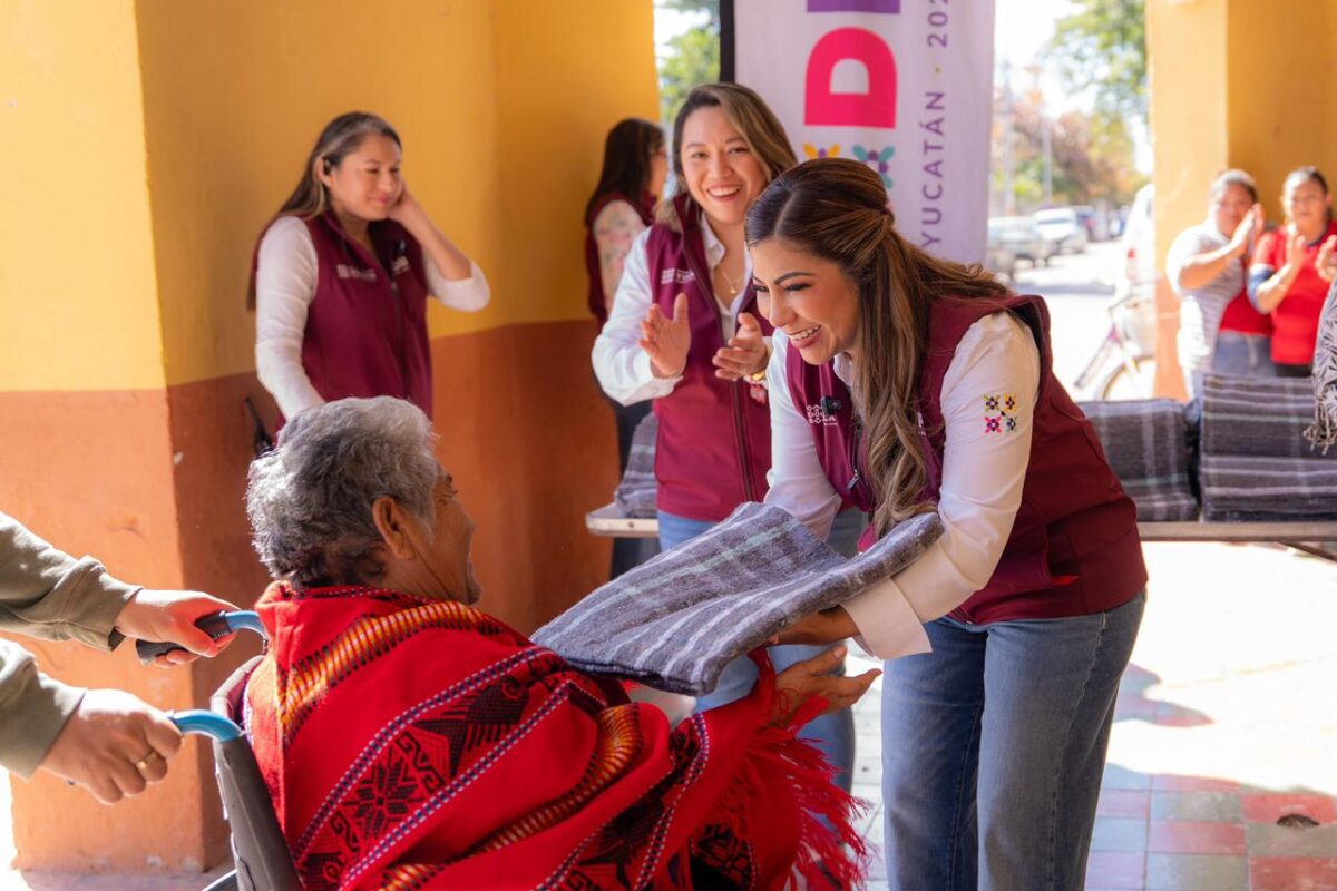 COMSARÍAS DE MÉRIDA ABRIGADAS POR EL DIF YUCATÁN