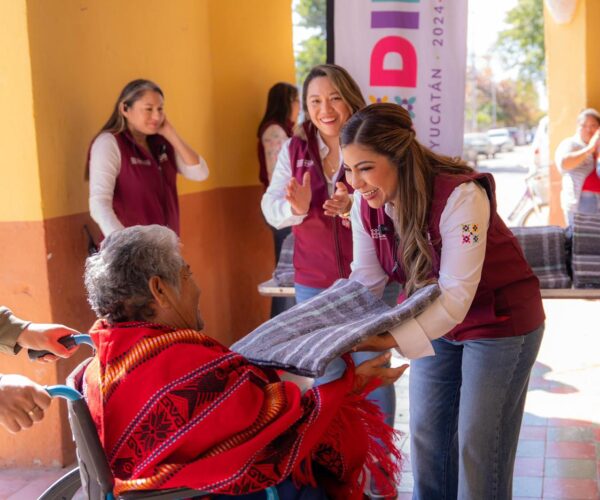 COMSARÍAS DE MÉRIDA ABRIGADAS POR EL DIF YUCATÁN