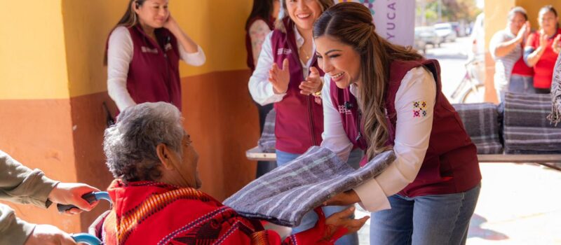 COMSARÍAS DE MÉRIDA ABRIGADAS POR EL DIF YUCATÁN